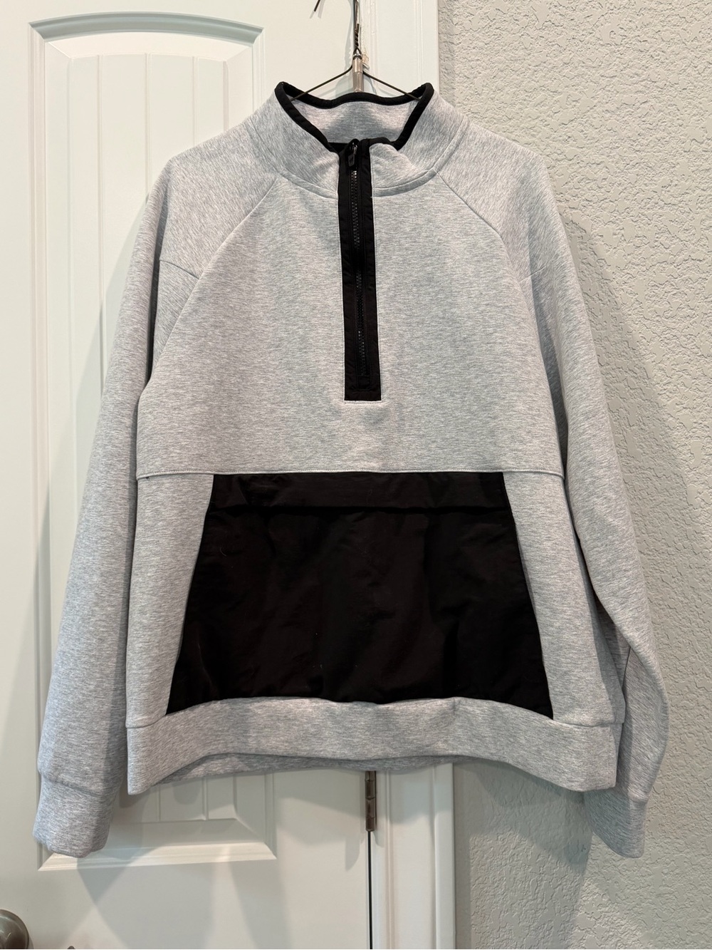DSG Men's Light Gray & Black Zip-Up Pullover Sweater